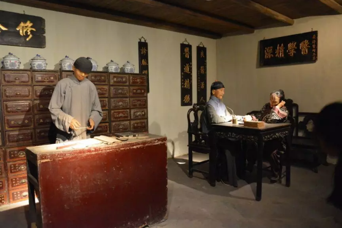 【昆中药杯·最美药店人】我们不生产美，我们是药店圈的星探